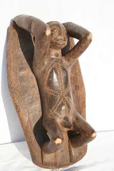 Tabwa(jeu), d`afrique : Rép.démoncratique du Congo., statuette Tabwa(jeu), masque ancien africain Tabwa(jeu), art du Rép.démoncratique du Congo. - Art Africain, collection privées Belgique. Statue africaine de la tribu des Tabwa(jeu), provenant du Rép.démoncratique du Congo., 1520/2508.Jeux Tabwa de divertissement à 4 X 8 cases appelé mangolo ou mangololo.Il existe des jeux similaires dans plusieurs pays d